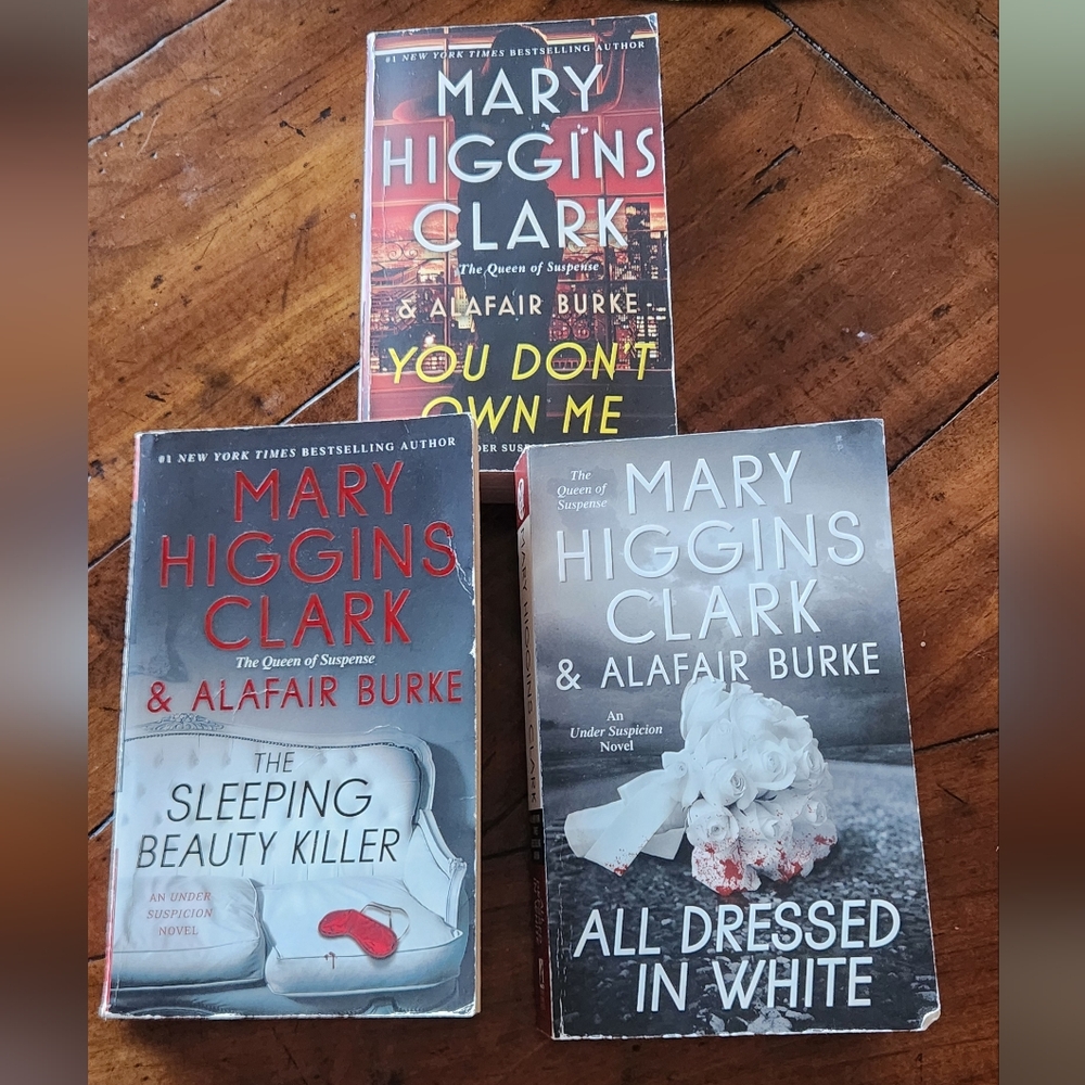 Mary Higgins Clark Books 4 of 8 in Under Suspicion Series